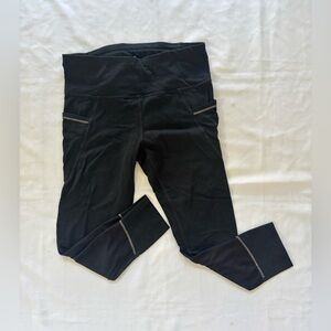 Women’s Mid Rise Leggings W/ Pockets in Classic Black Sz M